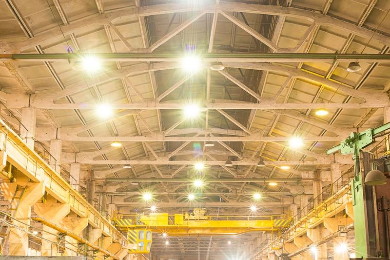 Освещение производственных помещений: виды, требования к организации, характеристики осветительных систем