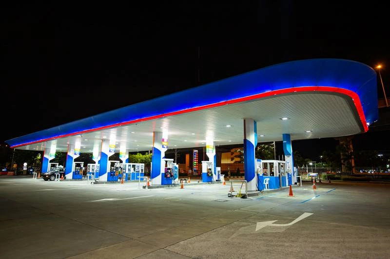 Освещение АЗС: функции, зоны и требования