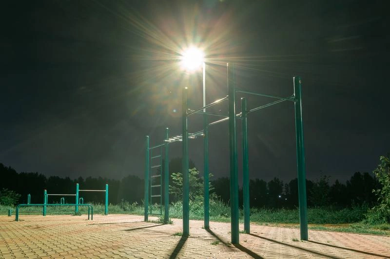 Освещение спортивных площадок: необходимый элемент безопасности