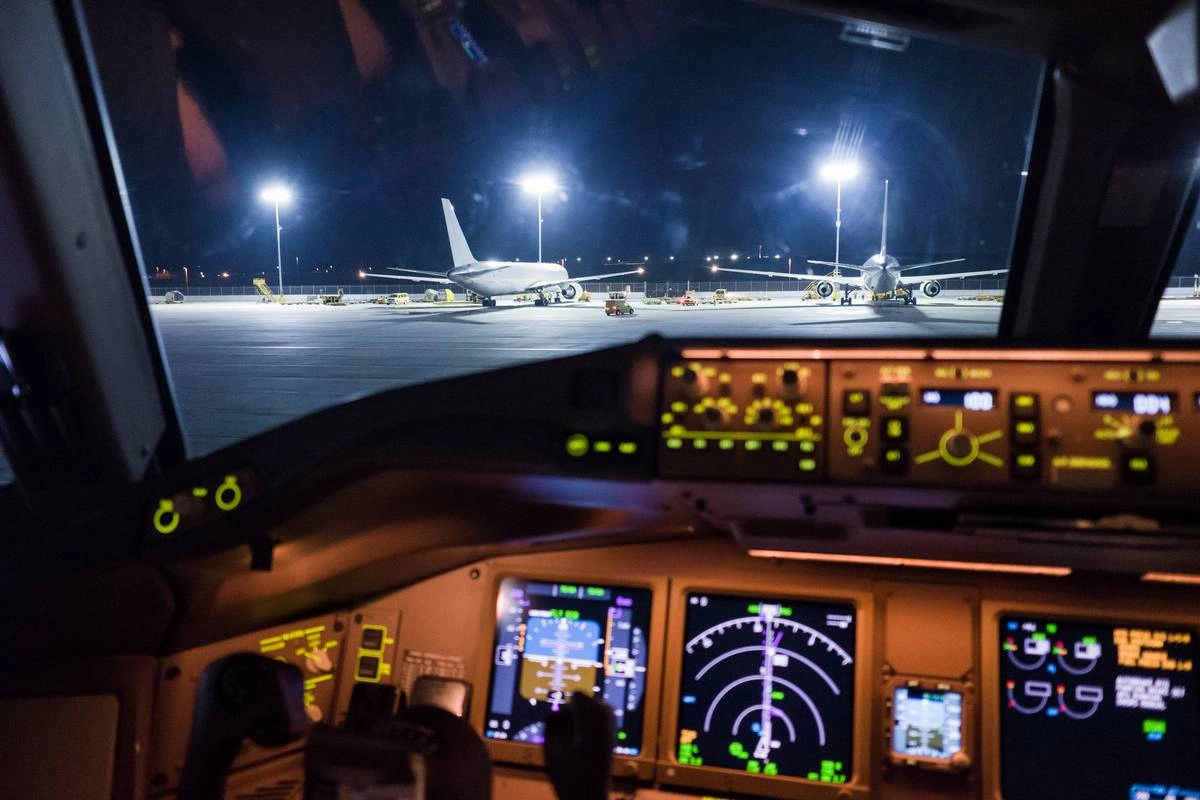 Освещение аэропортов, взлетных полос и зданий терминалов