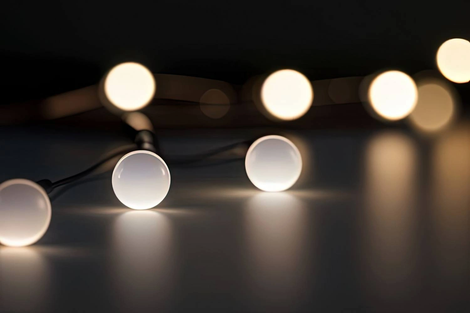 Светодиодная лампа светится после выключения: причины и решение проблемы