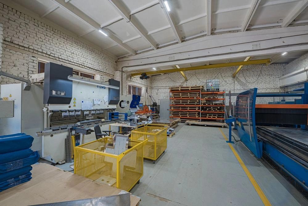 Организация освещения на производстве: разновидности осветительных систем, их характеристики и требования