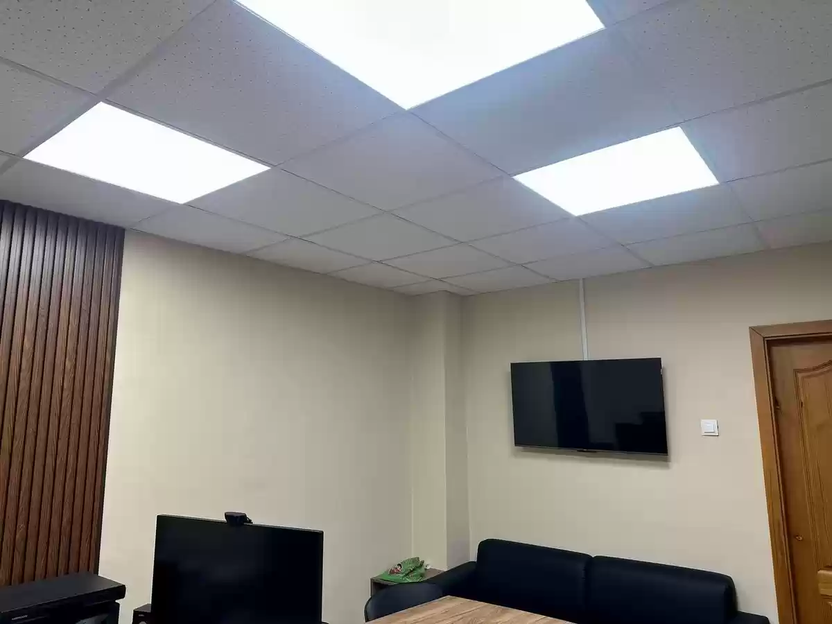 Светодиодные потолочные светильники: выбираем для рабочего кабинета подходящую светотехнику