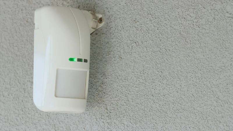 Управление освещением: подключение датчиков движения