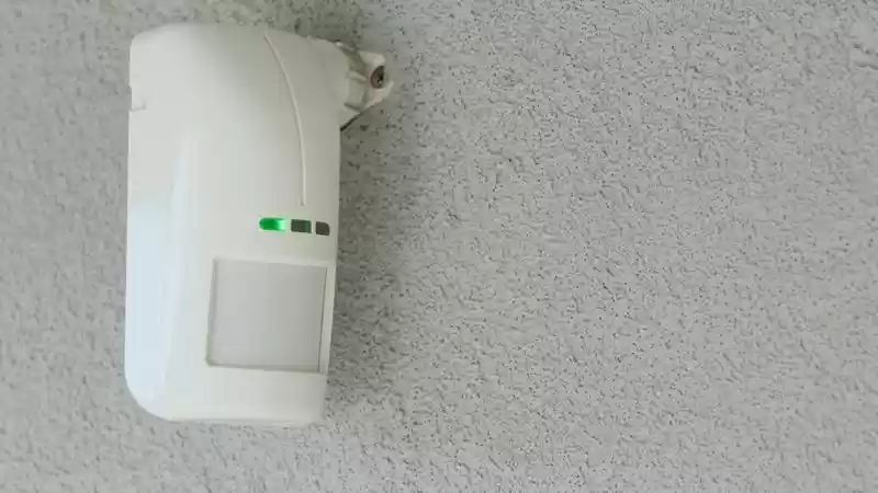 Управление освещением: подключение датчиков движения