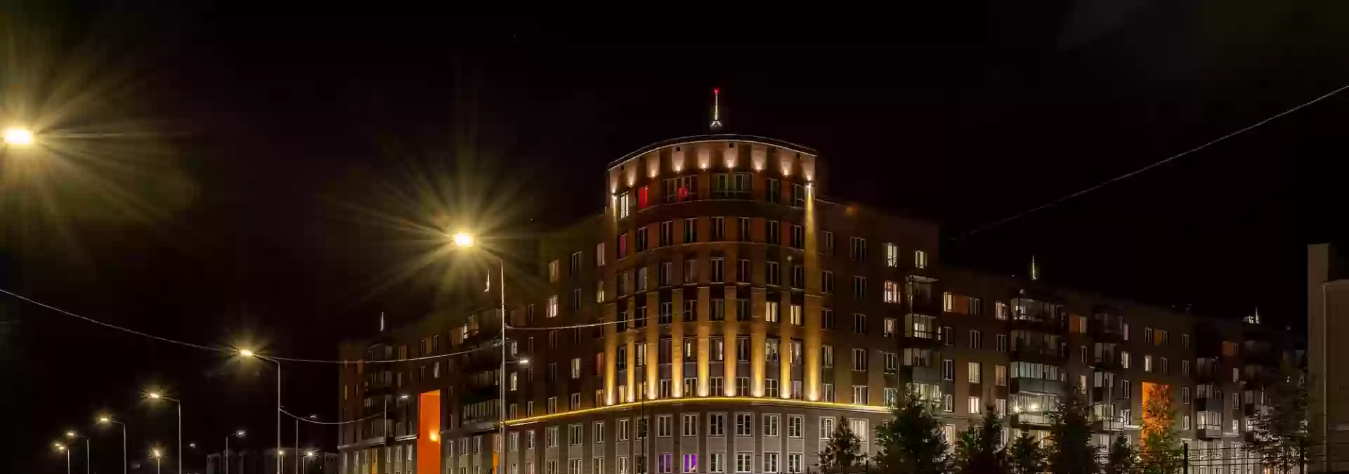 Освещение фасада жилого дома