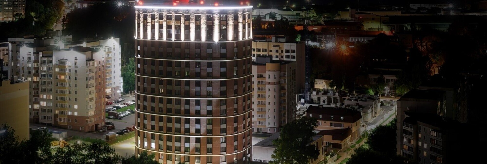 Освещение фасада жилого дома