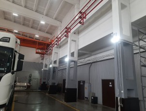 Освещение цеха техобслуживания автопредприятия