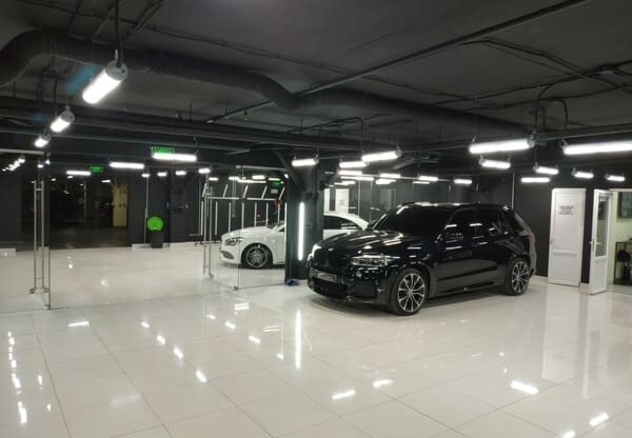 Автосалонов